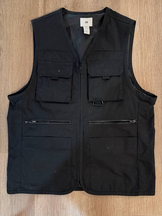 H&M Other - H&M Black Multifunction Utility Vest with Front Pockets